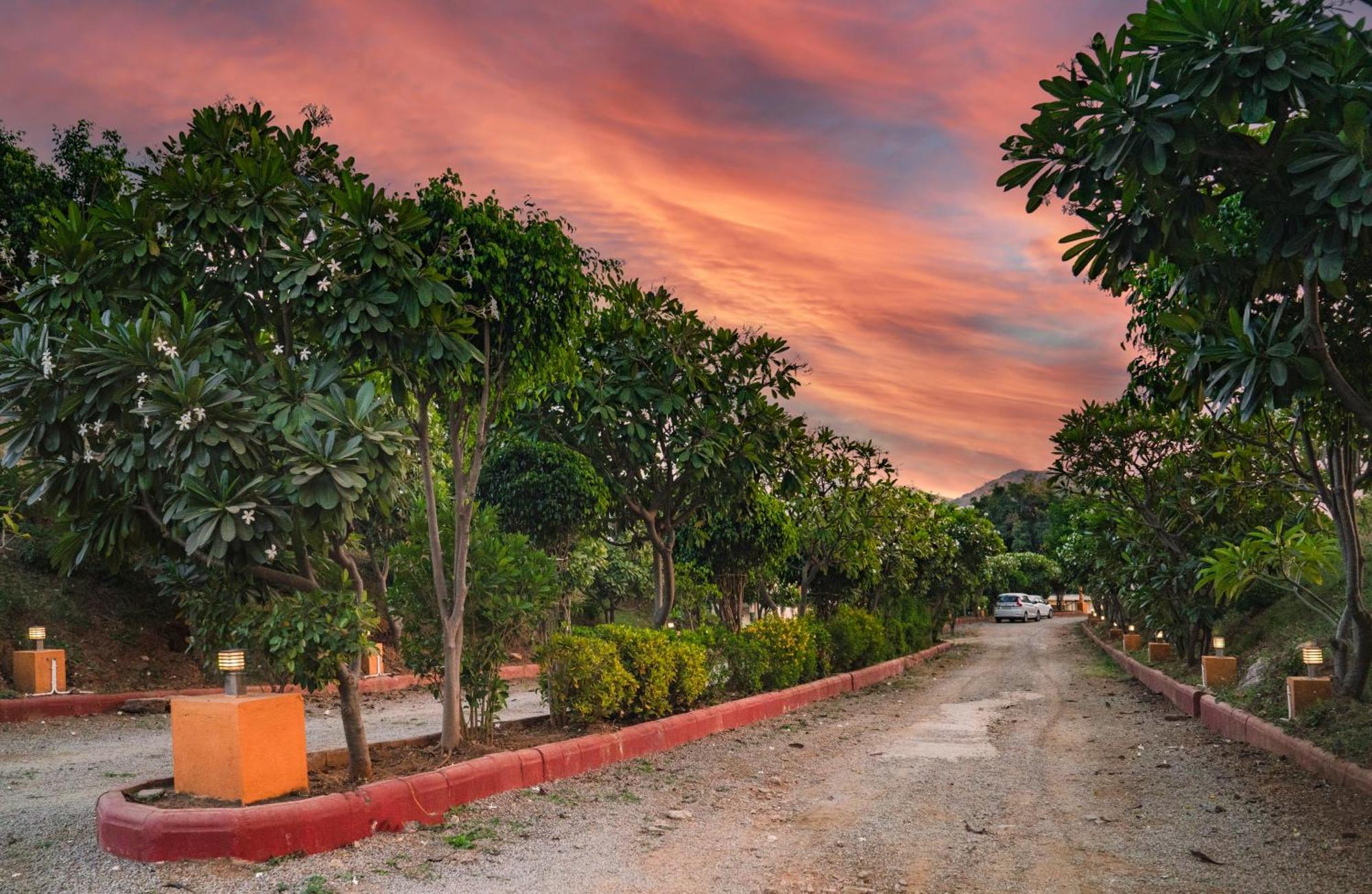 Udai Nature Valley Resort - A Peace Full Farmhouse Resort อุเดเปอร์ ภายนอก รูปภาพ