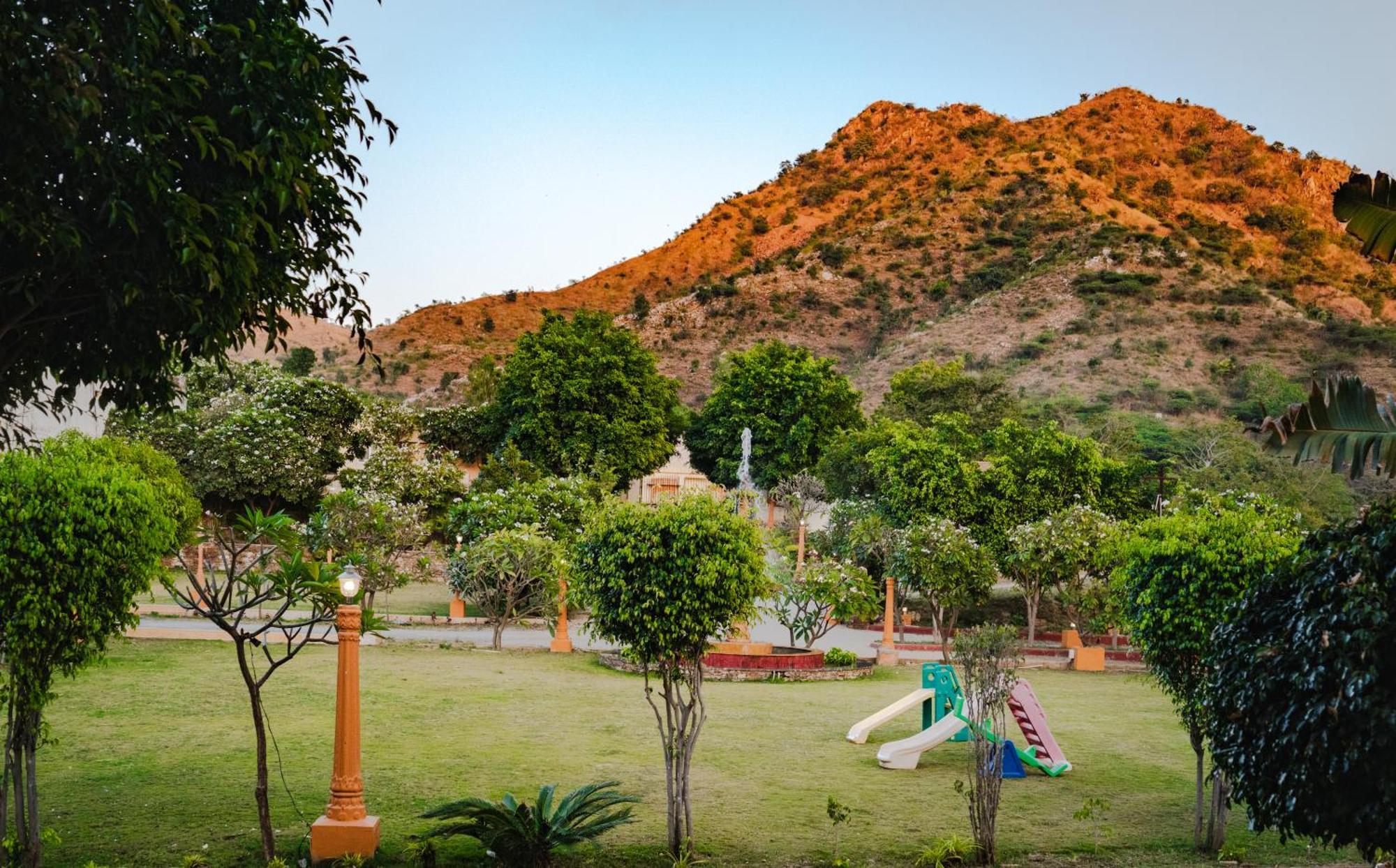 Udai Nature Valley Resort - A Peace Full Farmhouse Resort อุเดเปอร์ ภายนอก รูปภาพ